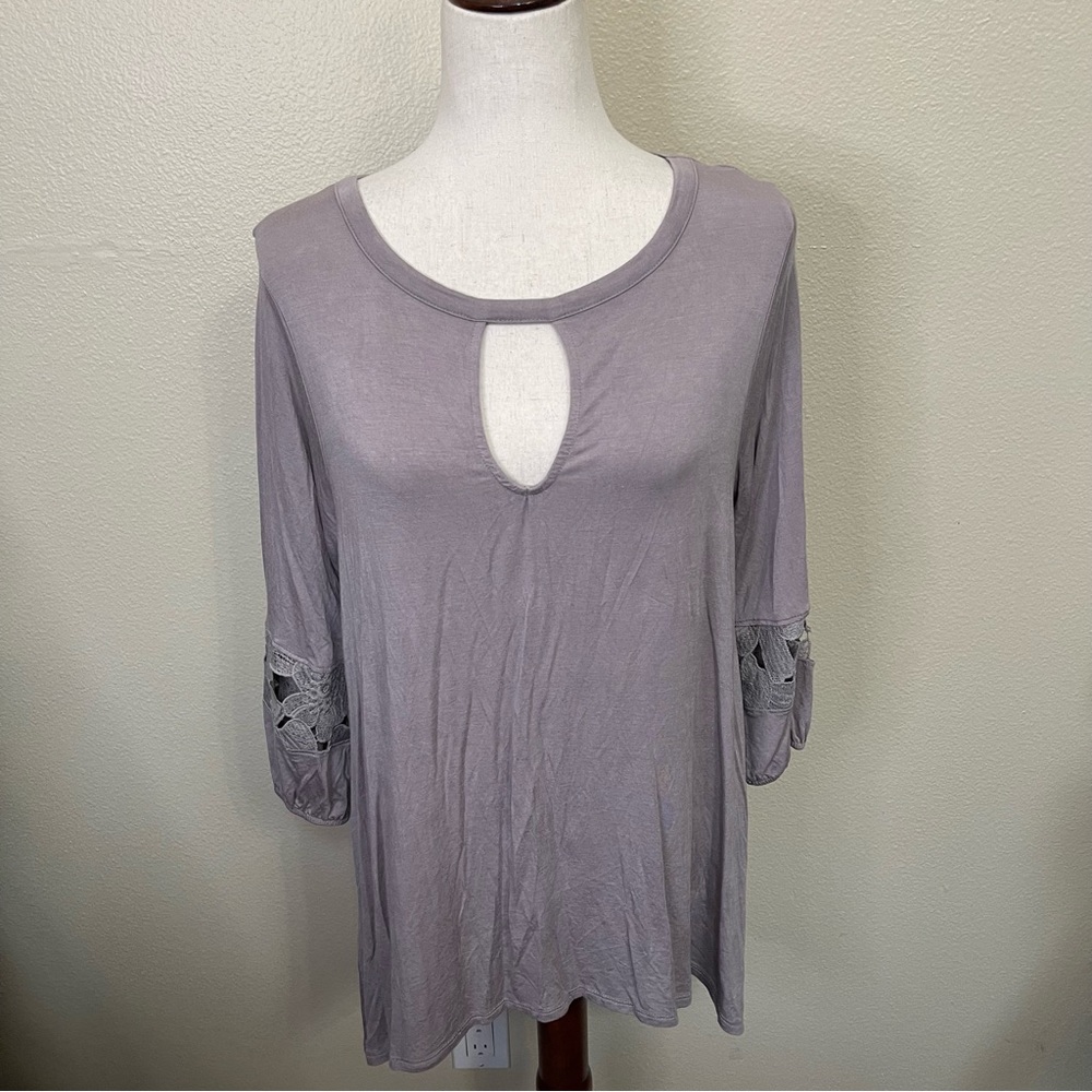 BKE Boutique Chunky Lace Keyhole Blouse Top Size M